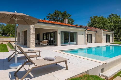 Villa VV San Giovanni by Istrialux