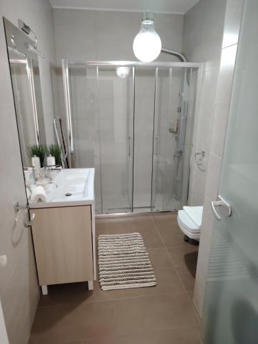 Ένα μπάνιο στο Apartament modern 2 camere ARED Kaufland