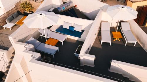an overhead view of a restaurant with chairs and umbrellas at Alaya Suites in Pirgos