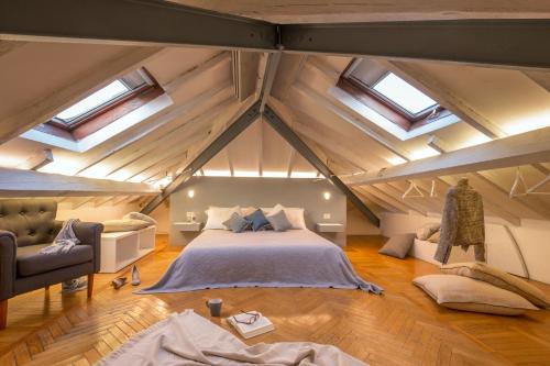 Uma área de estar em Zaha Apartment in Milan