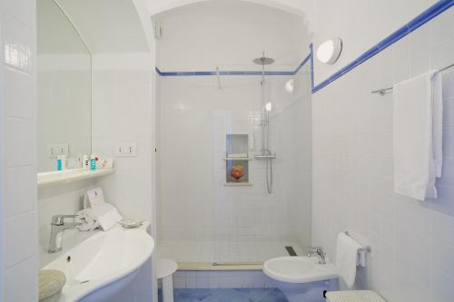 a bathroom with a shower and a sink and a toilet at Hotel Aurora in Sperlonga