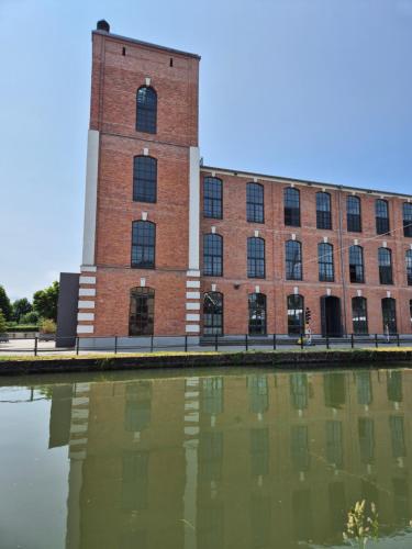 Afbeelding uit fotogalerij van Ferienwohnung Jelen - Kaffee - Tee - Lichthof - 135 qm in Kolbermoor