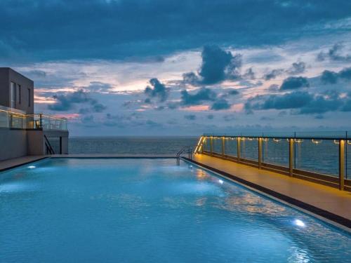 Kolam renang di atau dekat dengan Ocean Breeze Pearl