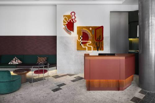 Posezení v ubytování Kimpton Main Frankfurt by IHG