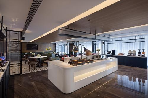 Makanan di atau berdekatan hotel