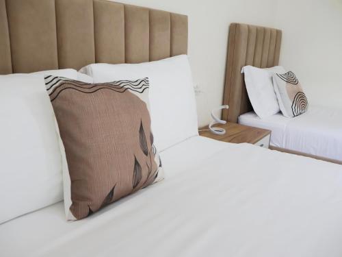 Un ou plusieurs lits dans un hébergement de l'établissement Fiora Apartment