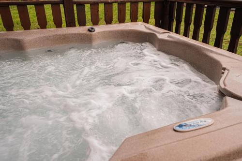 a hot tub filled with water with a drain at Lodge 3 in Stirling