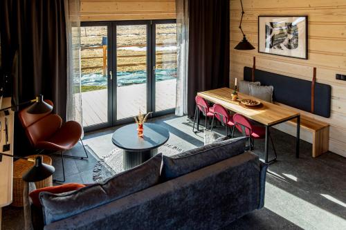 Khu vực ghế ngồi tại RentPlanet - Wierzchołki - Domki 8-osobowe