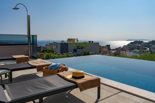 Villa Pavuza Luxury 4-Bedroom Seaview Villa