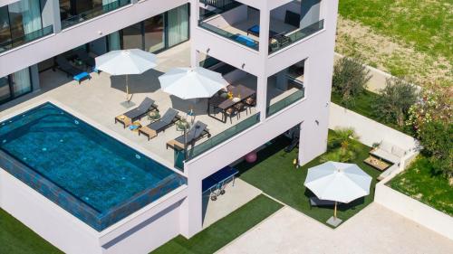 Villa Pavuza Luxury 4-Bedroom Seaview Villa