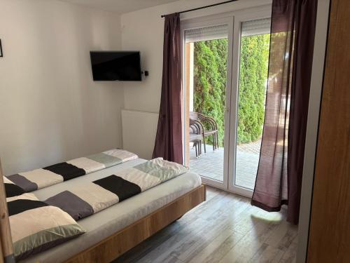 Posteľ alebo postele v izbe v ubytovaní Kohl Wellness Apartman