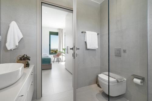 a bathroom with a toilet and a sink at Villa Meraki in Stalos