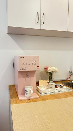 a coffee maker sitting on top of a kitchen counter at SohoMimi Seri Iskandar in Kampung Bota Kiri