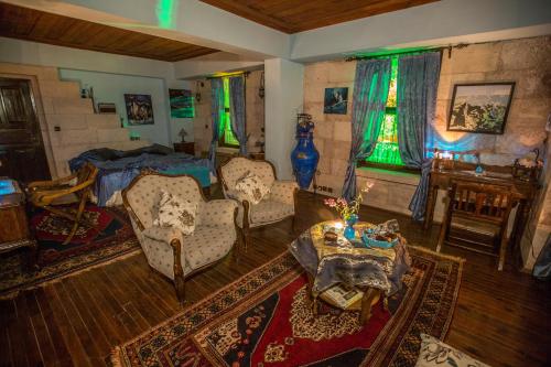 a living room with a couch and chairs and a table at Karlık Evi Hotel - Special Category in Uchisar