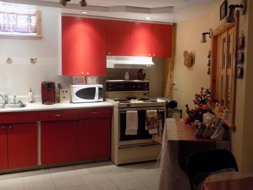 Una cocina o cocineta en Gîte Esprit Follet