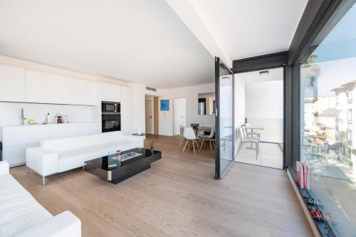 a living room with a white couch and a table at Luxury 3BR Apartment with Sea View in Beausoleil