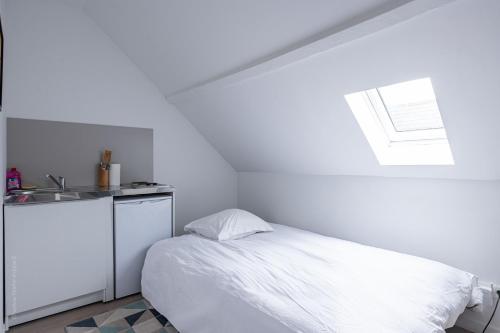 Ένα ή περισσότερα κρεβάτια σε δωμάτιο στο Studio moderne proche centre ville & Gare