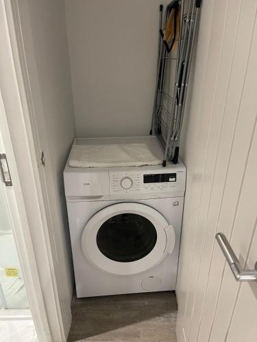 a washer and dryer in a small room at Two Bedroom Flat C in Kentish Town in London