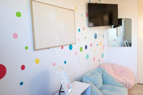 a childs room with a wall with polka dots at Jayla's By The Marina in Batemans Bay