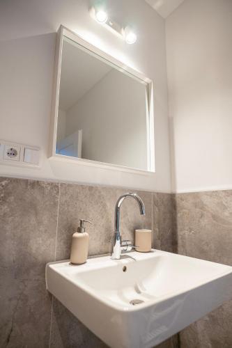 a bathroom with a sink and a mirror at Hafen 6 in Zwenkau