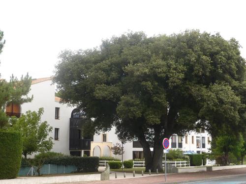 apt t2 100 m de la plage et a l oree de la foret