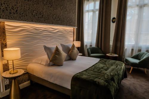 Katil atau katil-katil dalam bilik di Grand Hôtel "Château de Sully" - Piscine & Spa -Teritoria