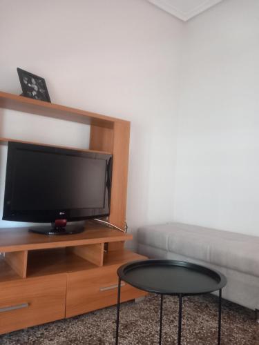 Televisyen dan/atau pusat hiburan di Vasiliki's apartment