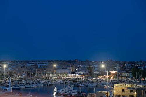 Nespecifikovaný výhled na destinaci Fiumicino nebo výhled na město při pohledu z hotelu