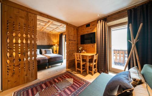 a hotel room with a bed and a window at La Genzianella Bormio in Bormio