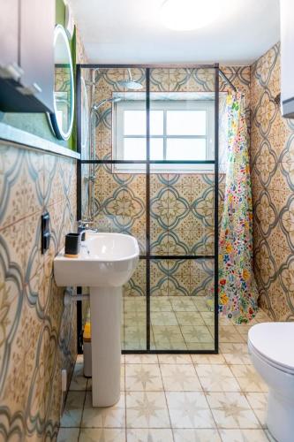 a bathroom with a sink and a shower at Apartamenty za Leśniczówką in Stegna