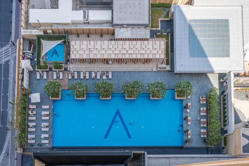 Holistay Kempinski Central Avenue Deluxe 1BR