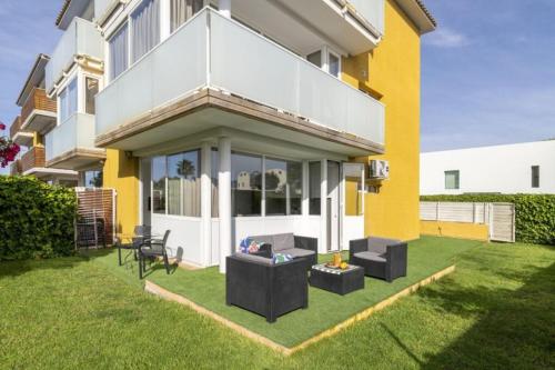 Κήπος έξω από το Albir Experience