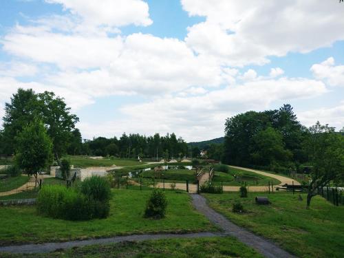 Gallery image of Auberge du Parc - Hôtel Bar Restaurant au cœur du Chemin des Dames in Bourg-et-Comin