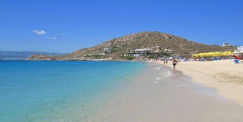 54 Escape Naxos