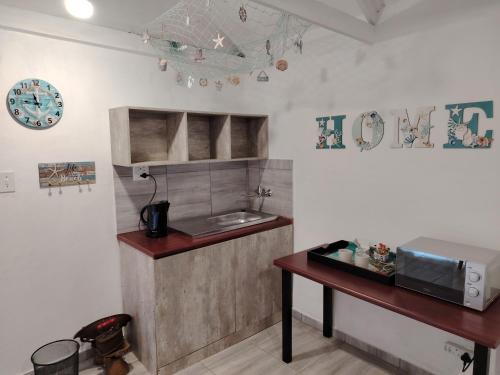 Dapur atau dapur kecil di Aloe Haven