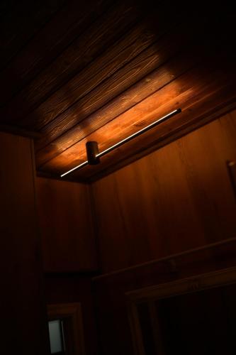 a light on the ceiling of a room at Chalet by Provence Suceava in Suceava