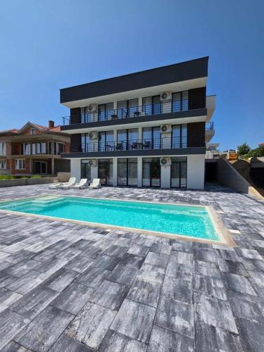 Πισίνα στο ή κοντά στο Lakeview Apartments