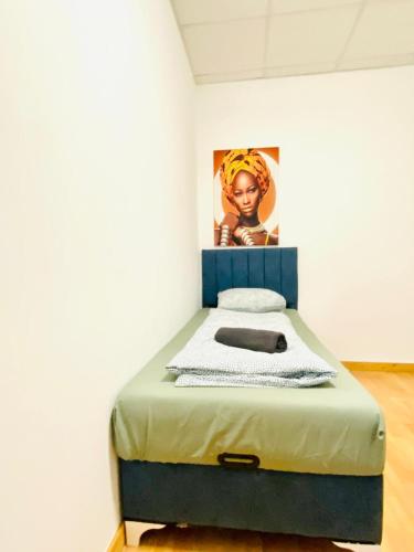 a bed in a room with a painting on the wall at Sweet 3-Bedroom shared Apartment in a Quiet Neighborhood in Vienna