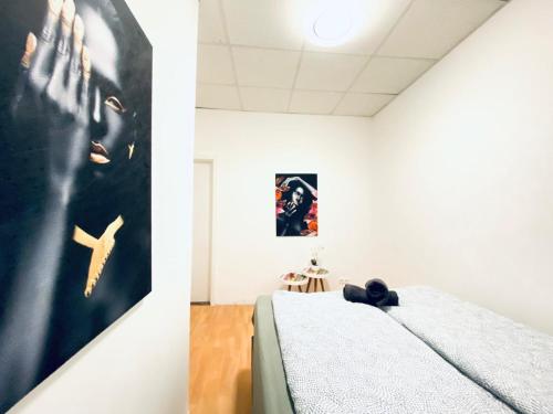 a bedroom with a bed and a painting on the wall at Sweet 3-Bedroom shared Apartment in a Quiet Neighborhood in Vienna