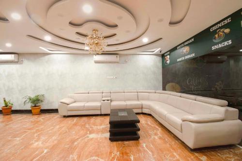 Zona de estar de FabHotel Eden Stay- Nr US Consulate General Hyderabad