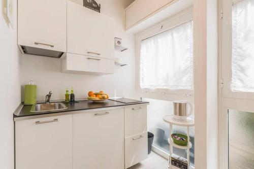 Een keuken of kitchenette bij Milano Navigli Apartment - Via Savona