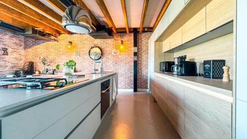 Galeriebild der Unterkunft Loft haut de gamme avec jacuzzi à Trélévern in Trélévern