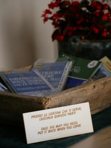 a wooden box of books with a sign on it at Villard Guesthouse in Oulx