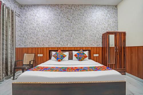 Cama o camas de una habitación en FabExpress Comfort Inn