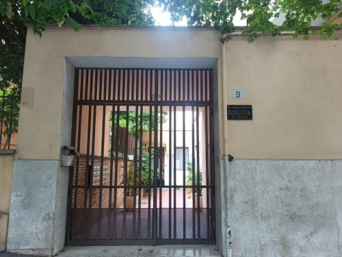 Beauty apartment in the green, direct link with center