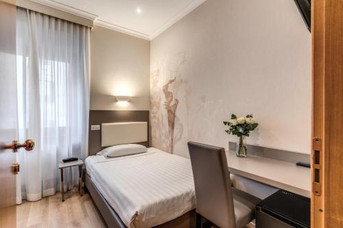 Postel nebo postele na pokoji v ubytování Flower Garden Hotel
