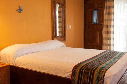 Postel nebo postele na pokoji v ubytování Hotel Arenal Lodge