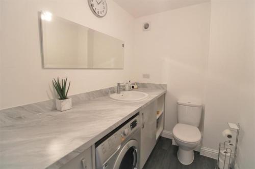 Ένα μπάνιο στο 5 bed and 3 bath house in London