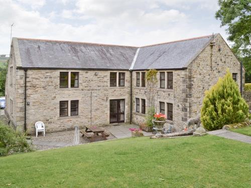 an old stone house with a yard at The Old School in Durham