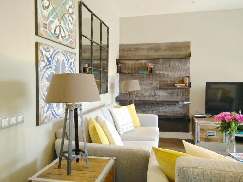 Ferran Batík by Bizflats Terrace Penthouse near Camp Nou